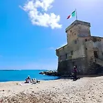 5 Mins To The Beach, Cozy Apartmán