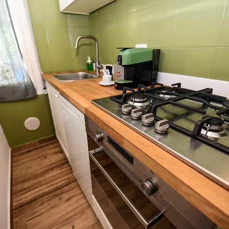 5 Mins To The Beach, Cozy דירה